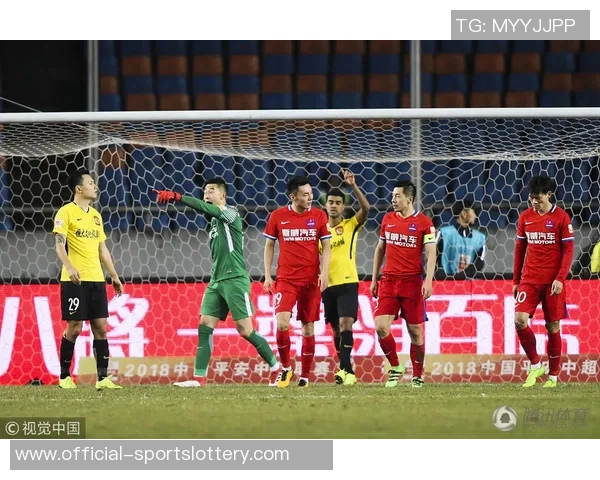 世体：拉什福德因比赛日晨会迟到被罚替补